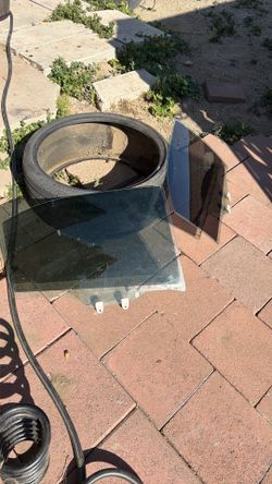 2004-2008 tsx rear passenger side door glass