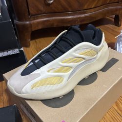 Yeezy 700 Safflower 