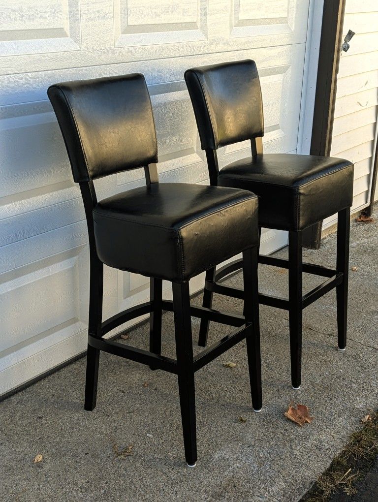 set of 2 black leather bar height chairs 30 from seat to floor 