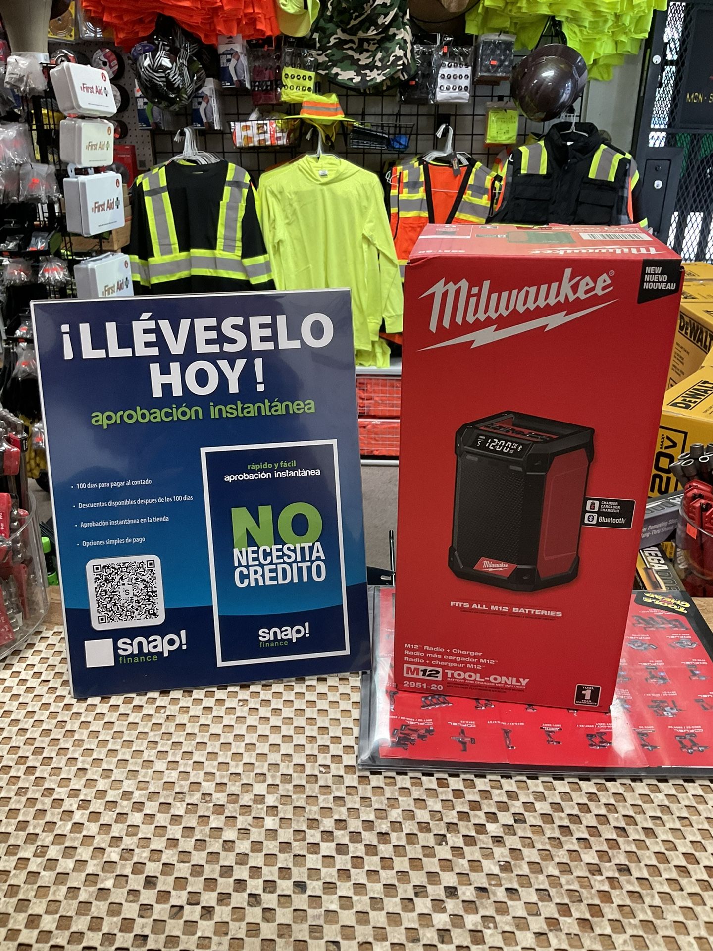 Milwaukee M12 12 Volt Lithium Ion Cordless Bluetooth/AM/FM Jobsite Radio