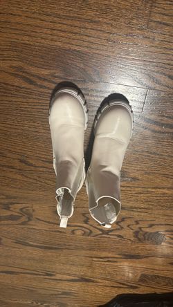 women white Tahari boots size 7