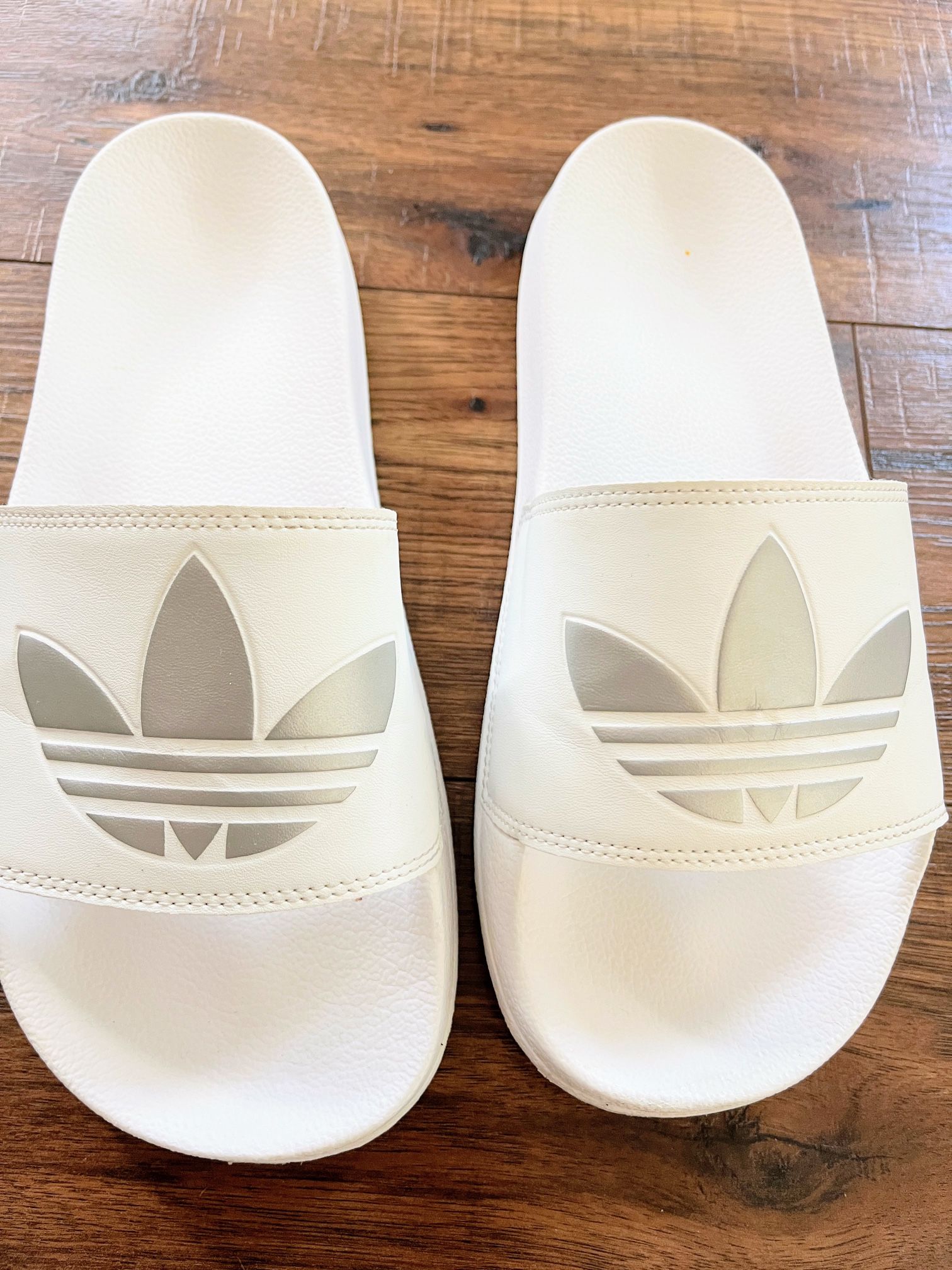 Excellent Condition Adidas Adilette Slides mens 10