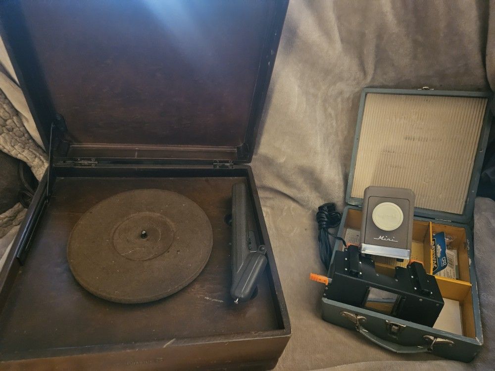 Antiques: Philco RP-2 & Chiyoko Mini