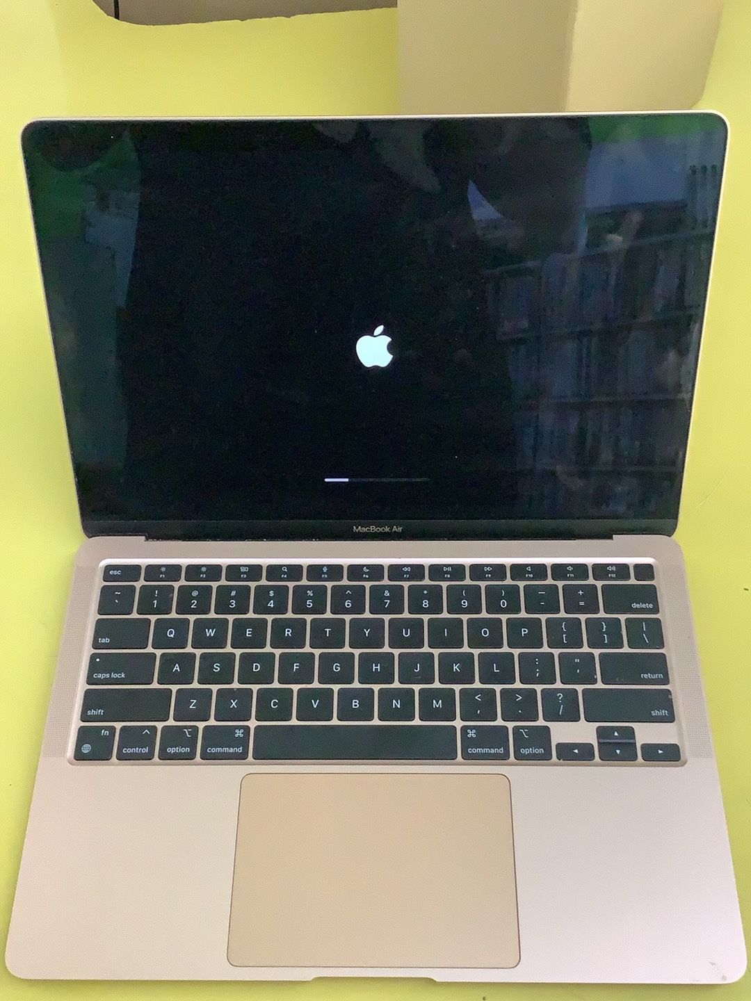 Apple Laptop