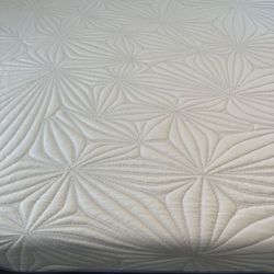 Queen Adjustable Frame With Mattress 