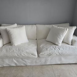 White Couch With 4 Pillows
