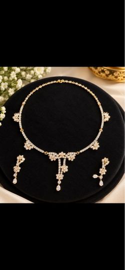 New stunning necklace with earrings(negotiable)