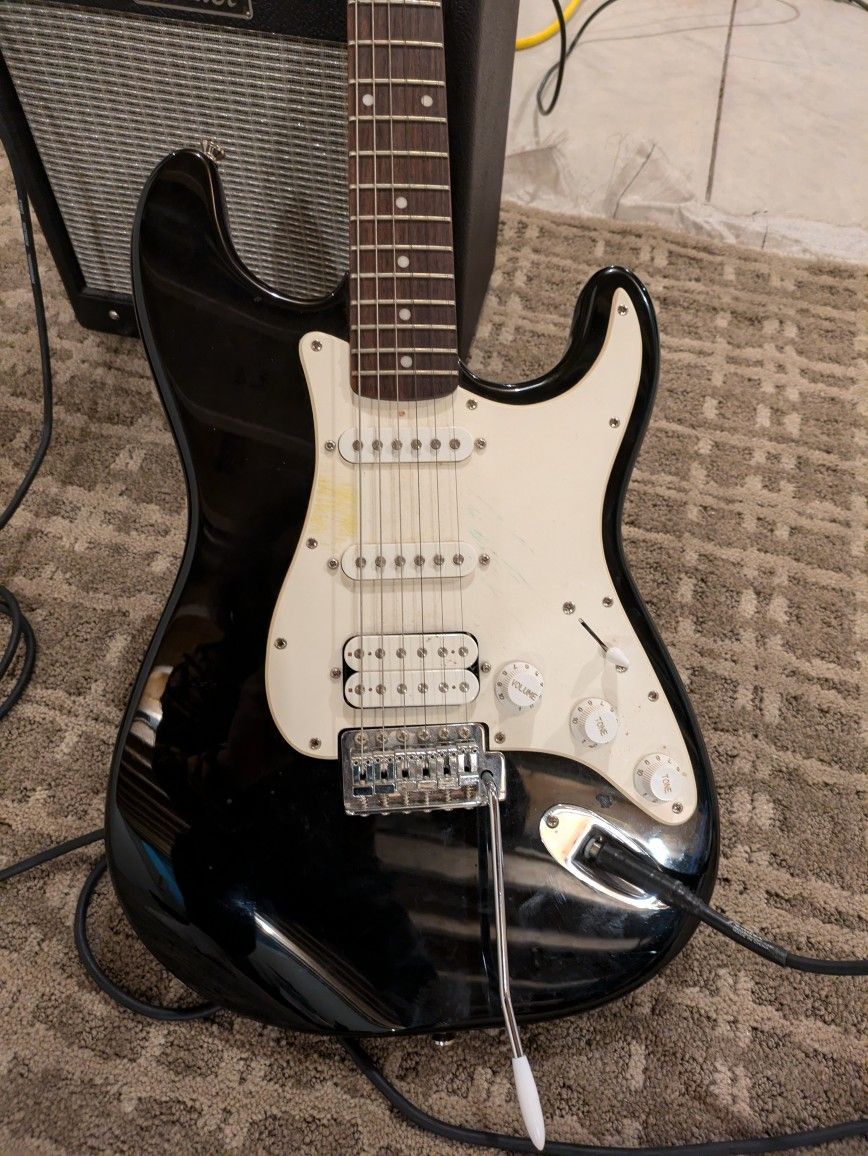 Fender Squire Strat W/ Amp + Case
