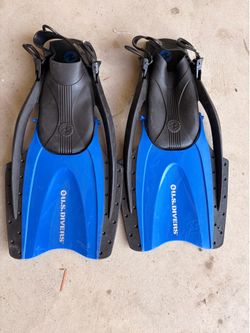 Snorkeling fins