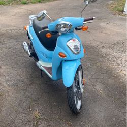 Kymco People 150 Scooter