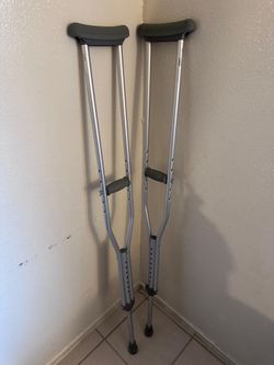 Walking crutches
