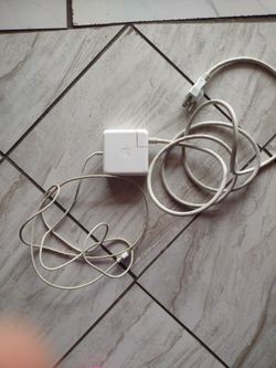 MacBook Charger (PRICE FIRM READ DESCRIPTION)