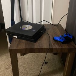 PS4 W/games And Controller
