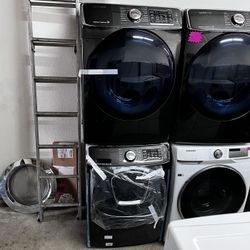 SAMSUNG BLACK STAINLESS STEEL WASHER AND GAS DRYER SET