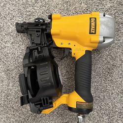 Dewalt 1 3/4 in Pneumatic 15 degree Coil Roofing Nailer