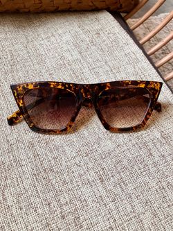 Fun fashion sunglasses! Like new. Great for summer
