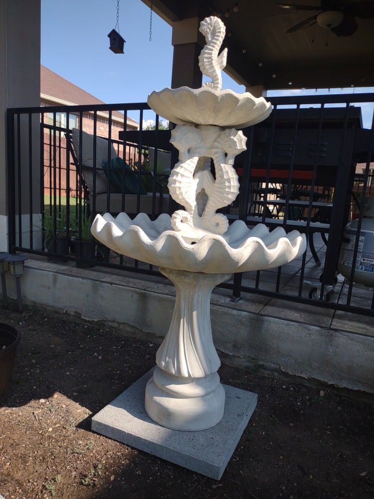 Seahorse Fountain Ornament