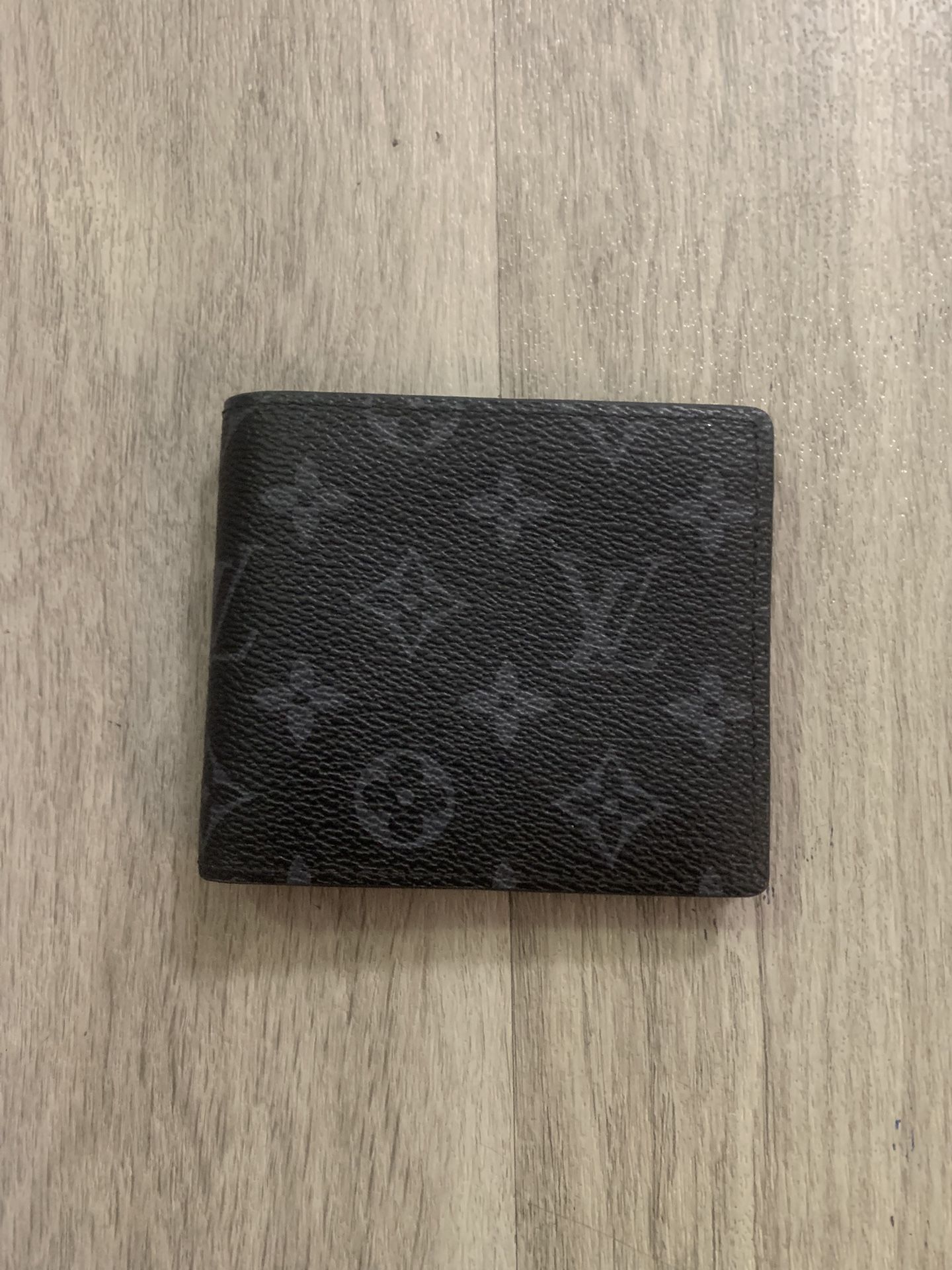 Men’s Louis Vuitton & Gucci Wallet