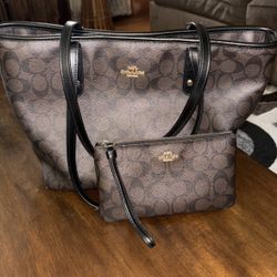 Coach Large Purse With Matching Wallet 