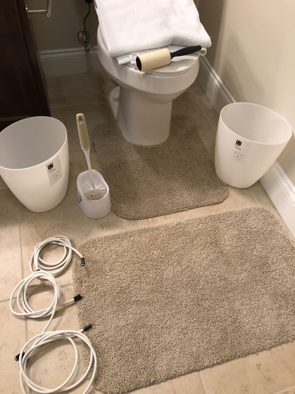 Free Bathroom Set Mats 2 9l Garbage Cans White Towel And Free Bathroom Set Mats 2 9l Garbage Cans White Towel And New Bowl Brush Caddy With 3 Cable Tv Wires For In Kissimmee Fl Offerup