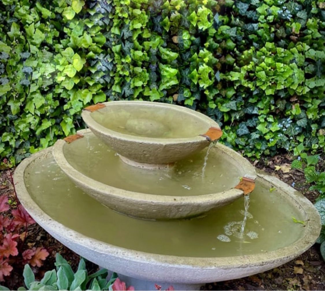 Carrera Oval Fountain, Campania International