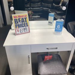 Beautiful Vanity 🤍 Easy Financing Options 👍😁 Free Delivery 🚛