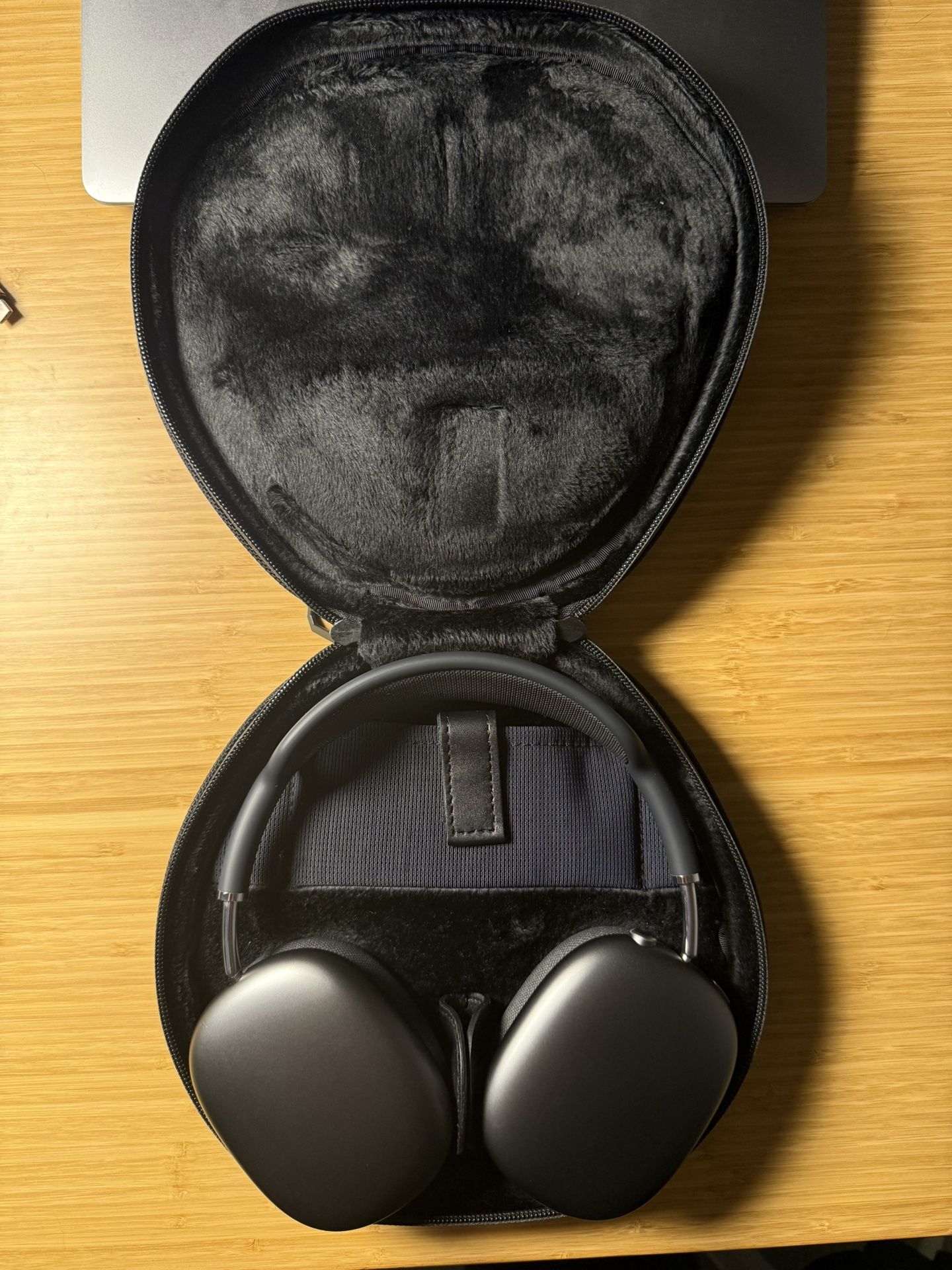AirPods Pro Max With Leather Case