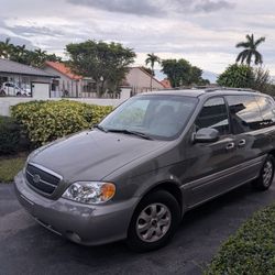 2004 Kia Sedona LE