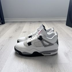 Air Jordan 4 Retro Summit White, Fire Red.