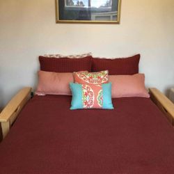 Queen size futon Wood
