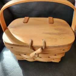 Longaberger Hinged Basket With Toggle 1992