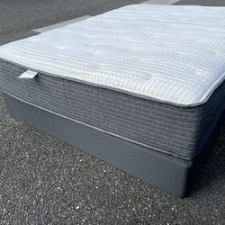 Queen Size Mattress and Boxspring Set ! Queen Size Bed ! Queen Bed ! Simmons Beautyrest Plush Mattress And Box Spring ! Free Delivery