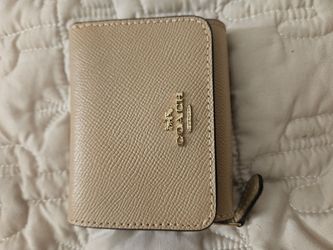 Coach Crossgrain Leather Trifold Small Wallet