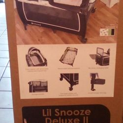 New Baby Trend Lil Deluxe Box Has Wear only 