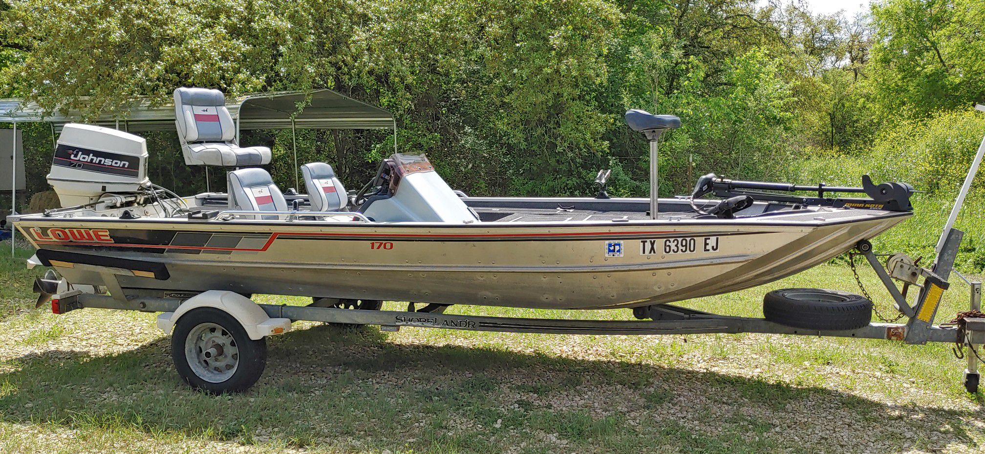 Lowe 17ft Aluminum Bass Boat
