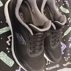 SKECHERS SHOES FOR MEN & SIZE 7.5 ........😁😊😍