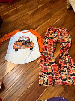 Girl’s trick or treat Halloween bell bottom outfit. Size 10/12