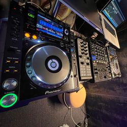 Like New, 2 Pioneer CDJs 2000 Nexus, 1 DJM900 Nexus Mixer