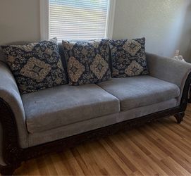 COUCH & LOVESEAT SET
