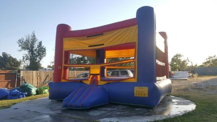 Inflatable boxing ring jumper