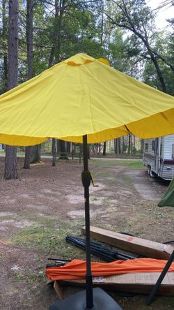 Yellow 7.5' Umbrella
