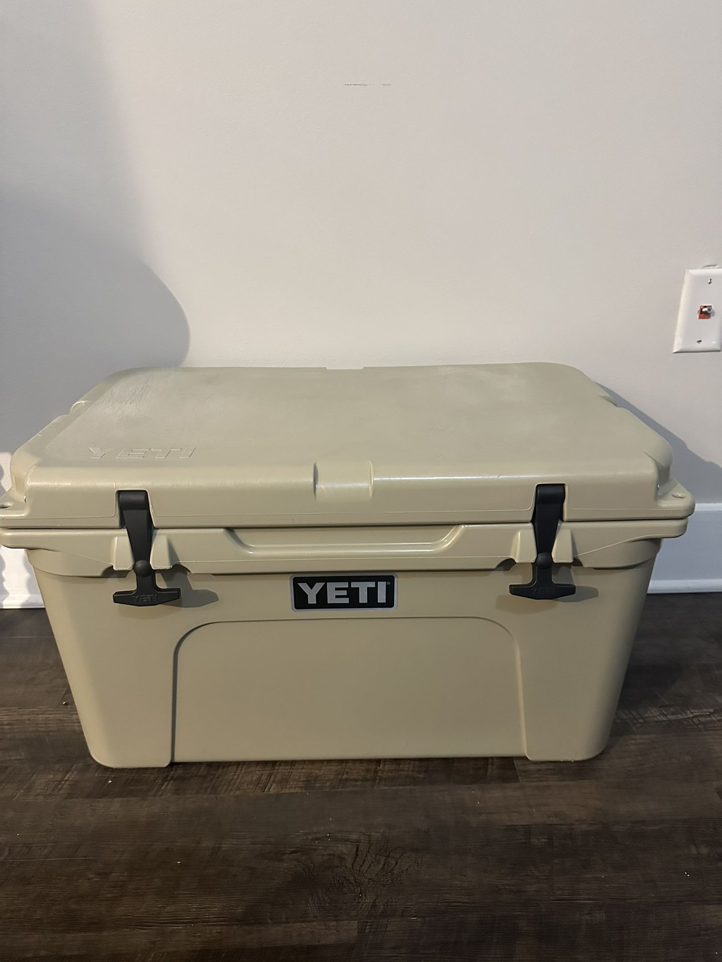 Yeti Tundra 45 Cooler - Tan