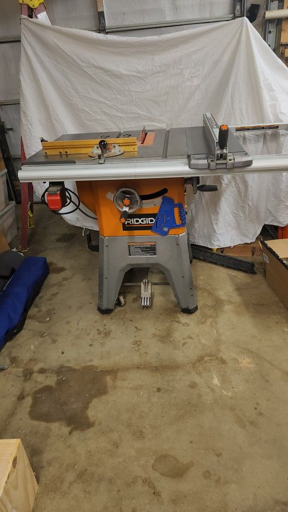 Rigid Table Saw R4512