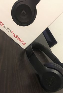 Beats solo 3 wireless good condition