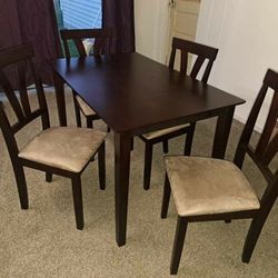 5 pc. Dining/Kitchen table set w/4 chairs! Wood! New! 
