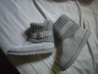 UGG Boots (Size 8)