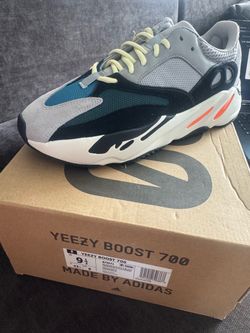 Adidas Yeezy boost wave runner size 9.5