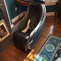 BROOKSTONE Massage Chair
