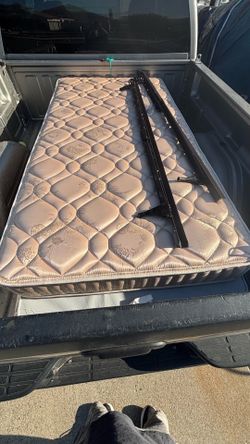 Twin bed and box spring+rails