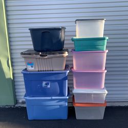 Set of 10 plastic/storage bins boxes
